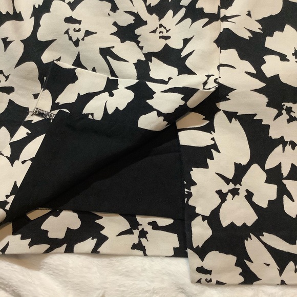 LOFT Pencil Skirt Size 2 - Picture 5 of 8